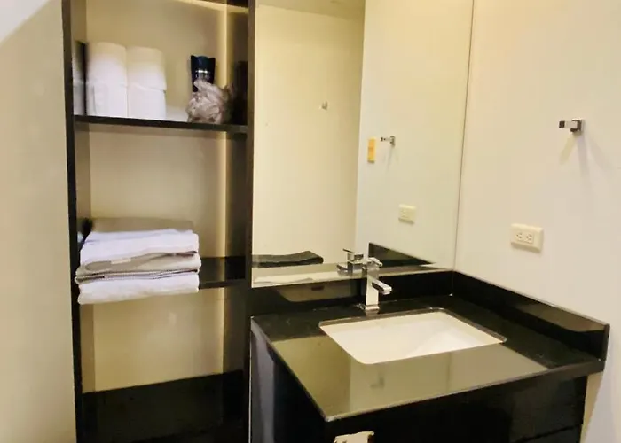 Beautiful And Spacious 2 Real Bedrooms 2 Bathrooms In Bgc Global Manila
