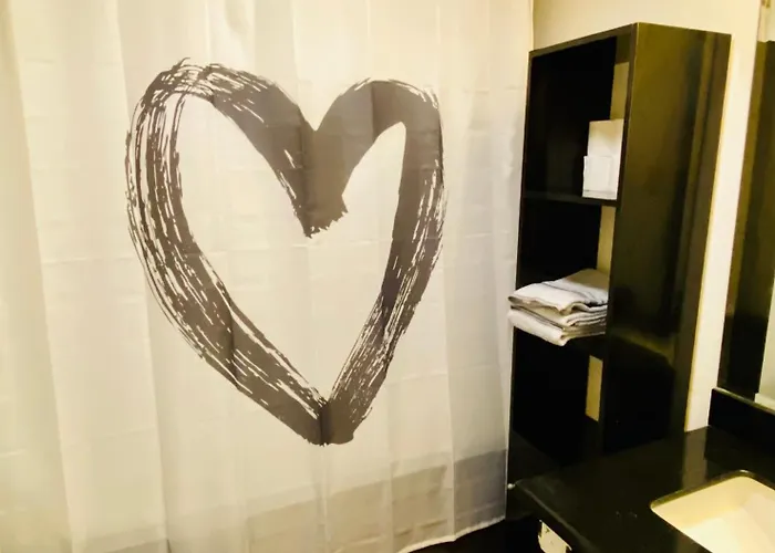 Beautiful And Spacious 2 Real Bedrooms 2 Bathrooms In Bgc Global Apartment