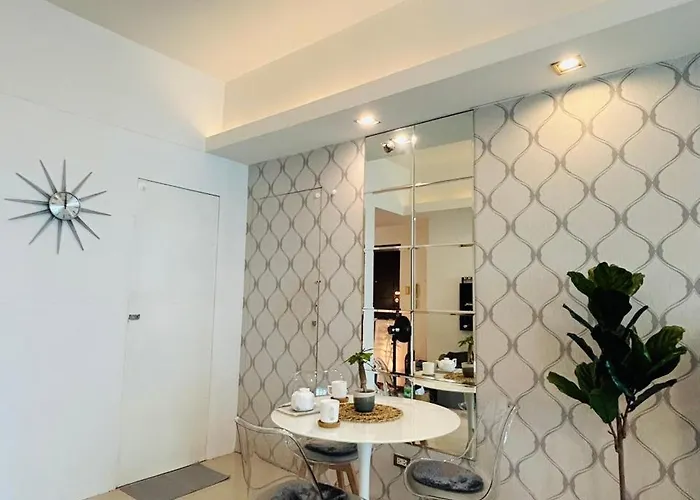 Beautiful And Spacious 2 Real Bedrooms 2 Bathrooms In Bgc Global Manila